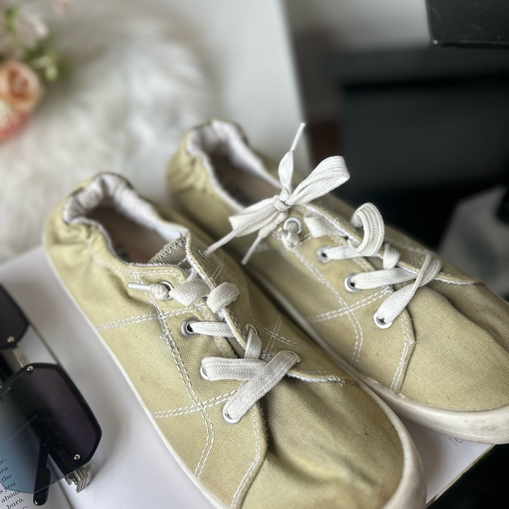 9 swift Casual Canvas Sneakers -apple green